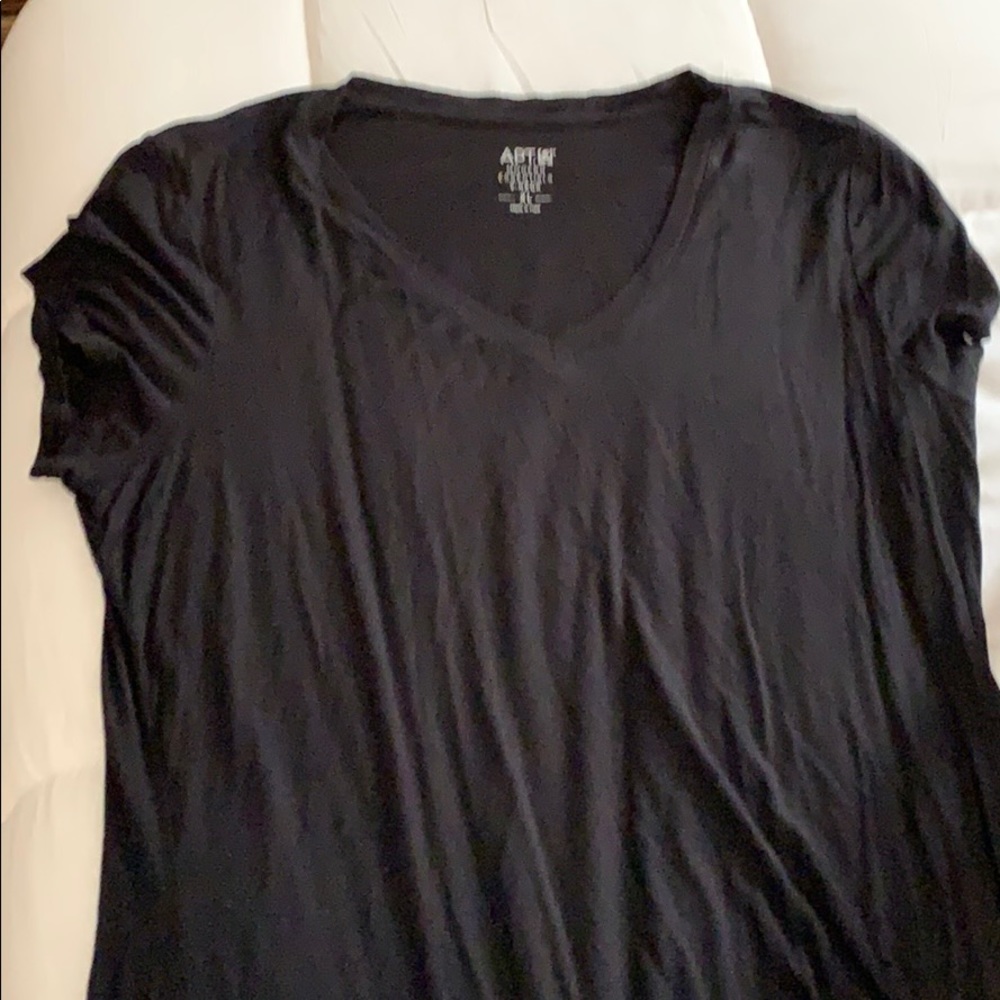 V neck T-shirt Apt 9